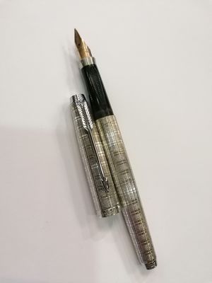 PLUMA PARKER PLATA
