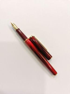 PLUMA PILOT LACADA ROJO