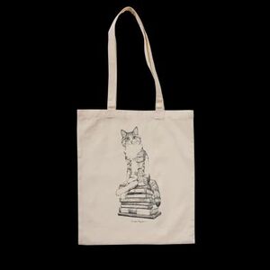 TOTE CAT ON BOOKS