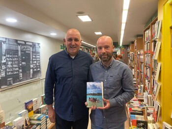 “Todo viaje comienza en una librería”